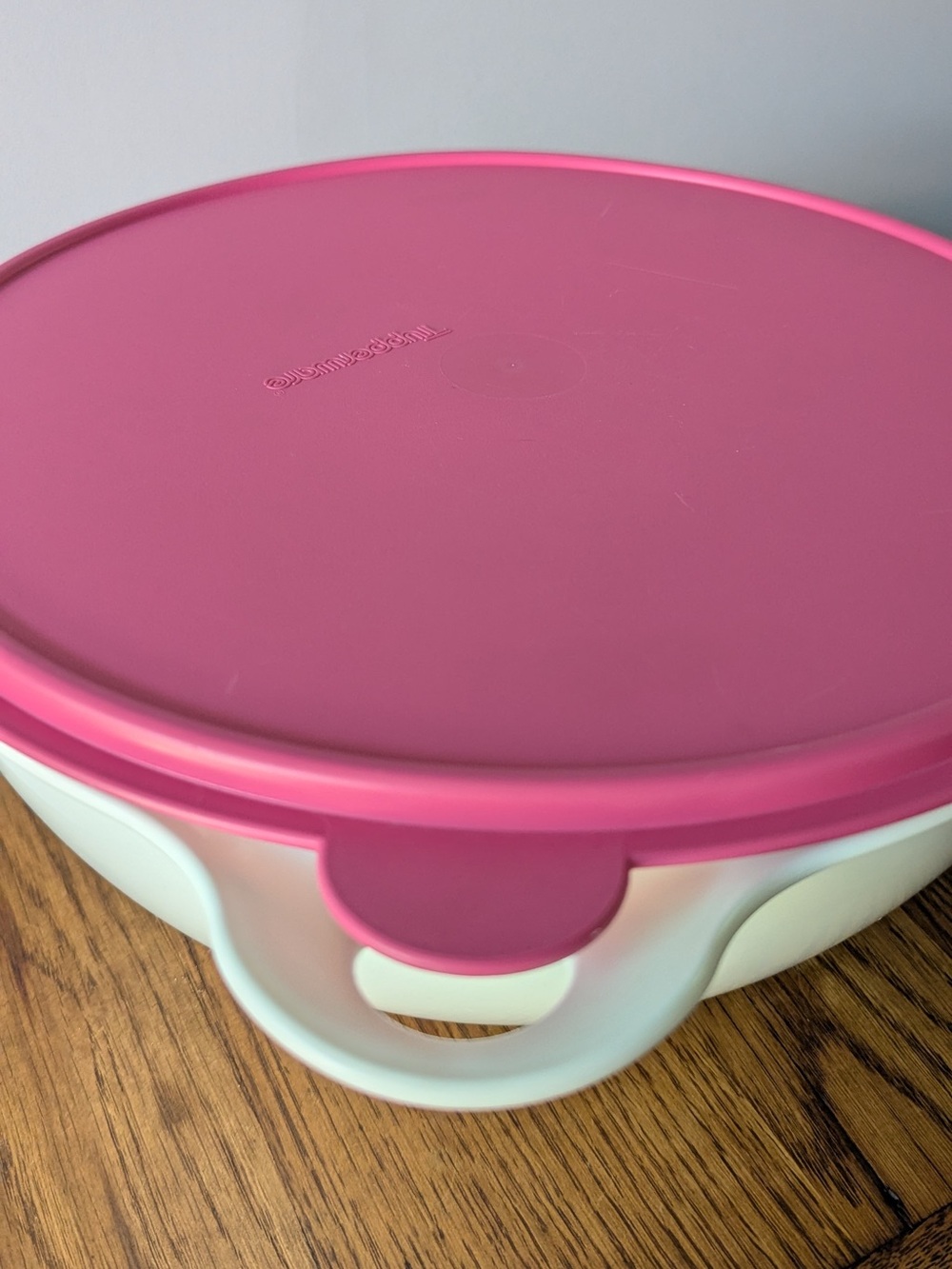 Tupperware 32 Cup Thatsa Bowl White w/ Pink Lid - V 2539 2540 - Picture 11 of 16